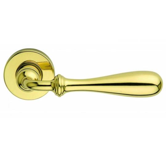 kilincs fenyes rez csiszolt ajtonyilaszaro klasszikus elegans polgari felujitas lameridiana lakberendezes.JPG